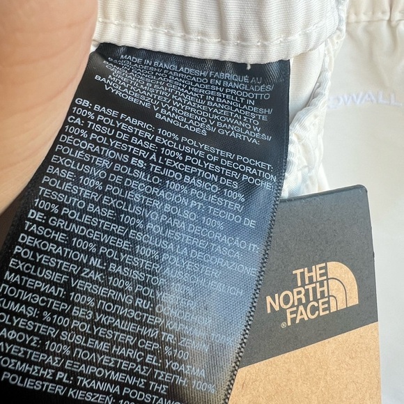 NWT The North Face Women’s TNF easy wind shorts in white dune size xs - Picture 4 of 10